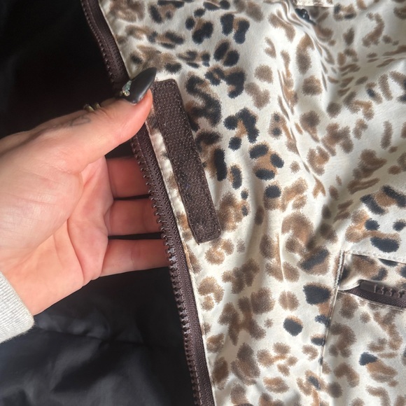 Billabong Leopard-Print Hooded Ski Jacket in Cream, Brown & Black - Picture 8 of 16